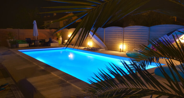Éclairage LED pour Piscines et Zones Humides