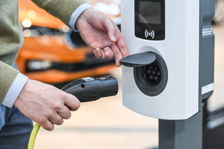 Pourquoi Installer une Borne de Recharge (IRVE) à Porto-Vecchio ?